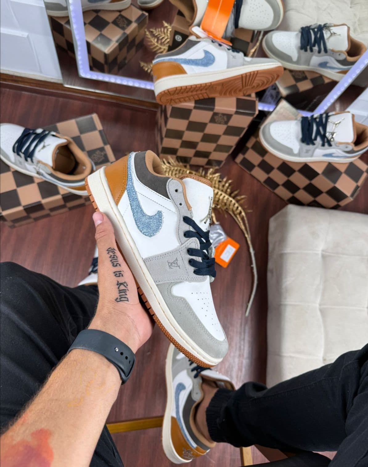 Jordan Low Premium Colab Louis Vuitton Cinza/ Jeans/caramelo — foto principal