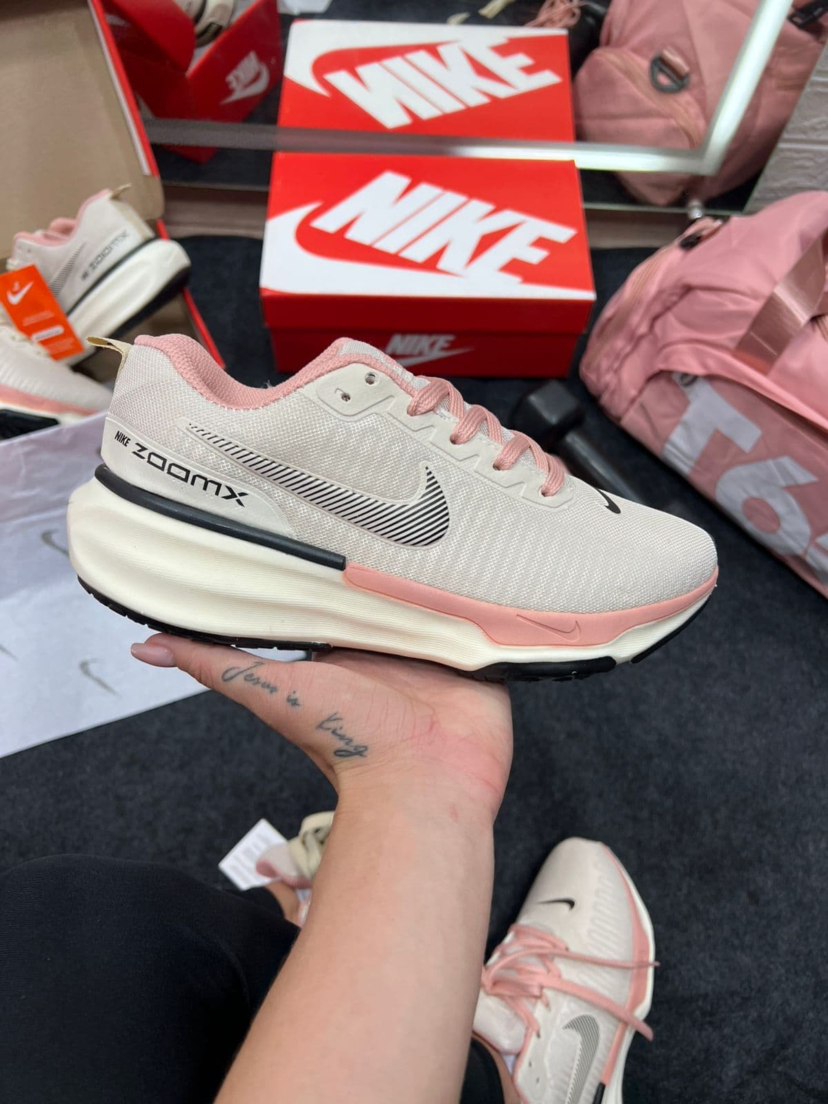Nike Air Zoom X Invincible Run 3 Branco e Nude — foto principal