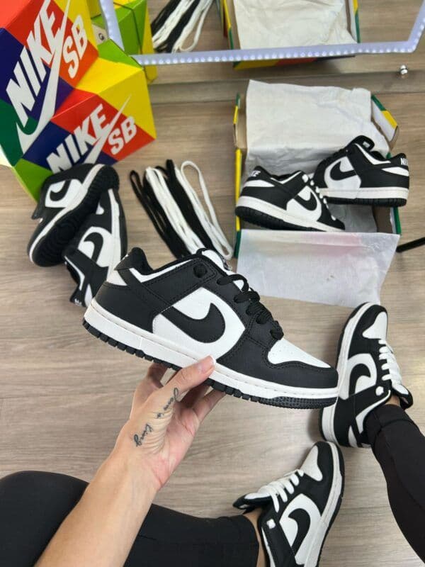 Nike Dunk SB Branco Preto — foto principal