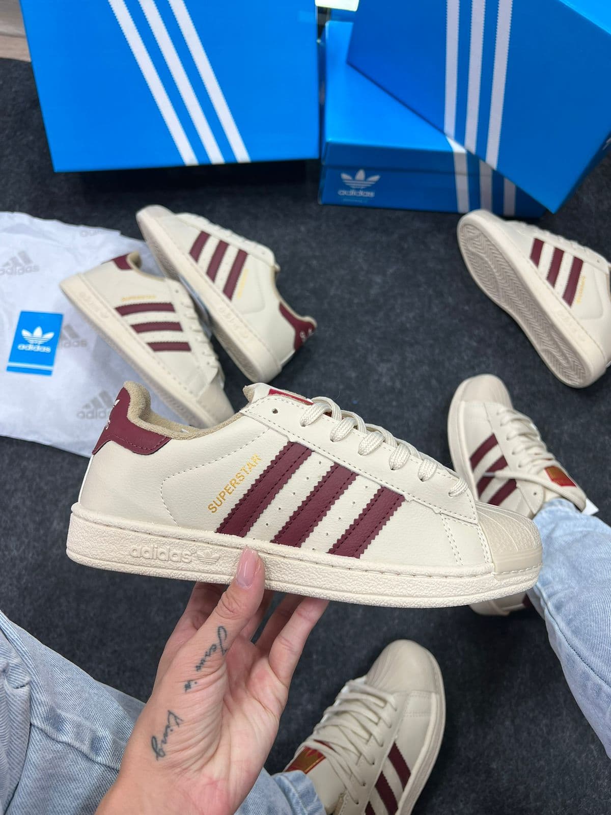 Adidas Superstar Premium Bege Bordô — foto principal