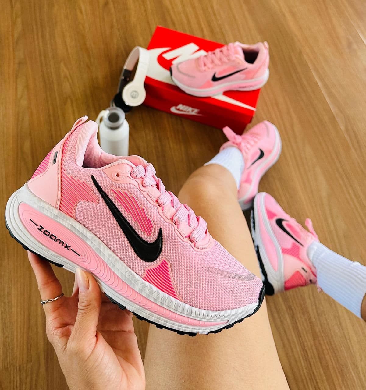 Nike Vomero 18 Rosa e Preto — foto principal