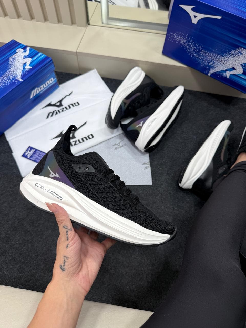 Mizuno Wave Vista Premium Preto e Branco — foto principal