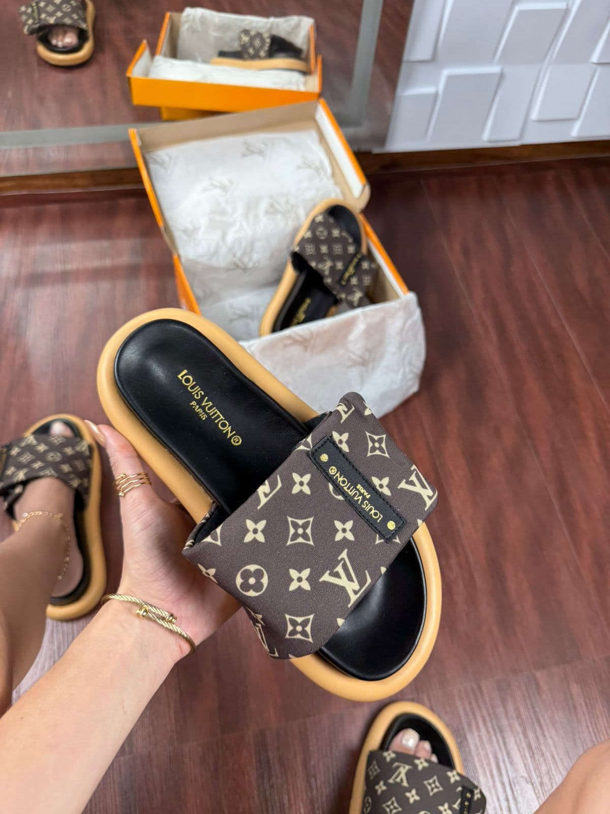Sandália Louis Vuitton Premium — foto principal