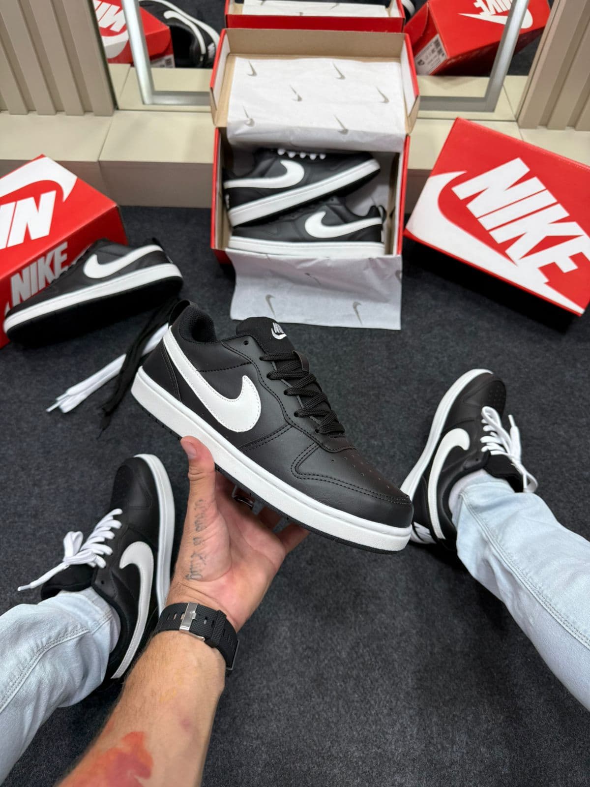 Nike Court Borough Low Preto e Branco — foto principal