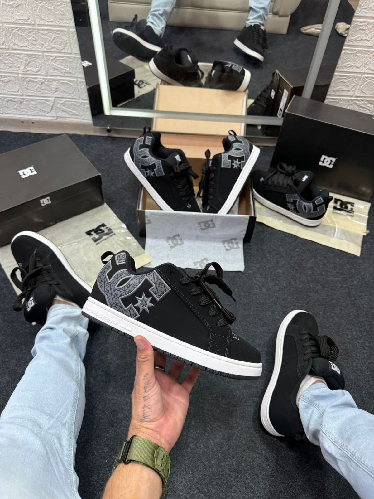 Dcshoes CO USA Preto e Branco — foto principal