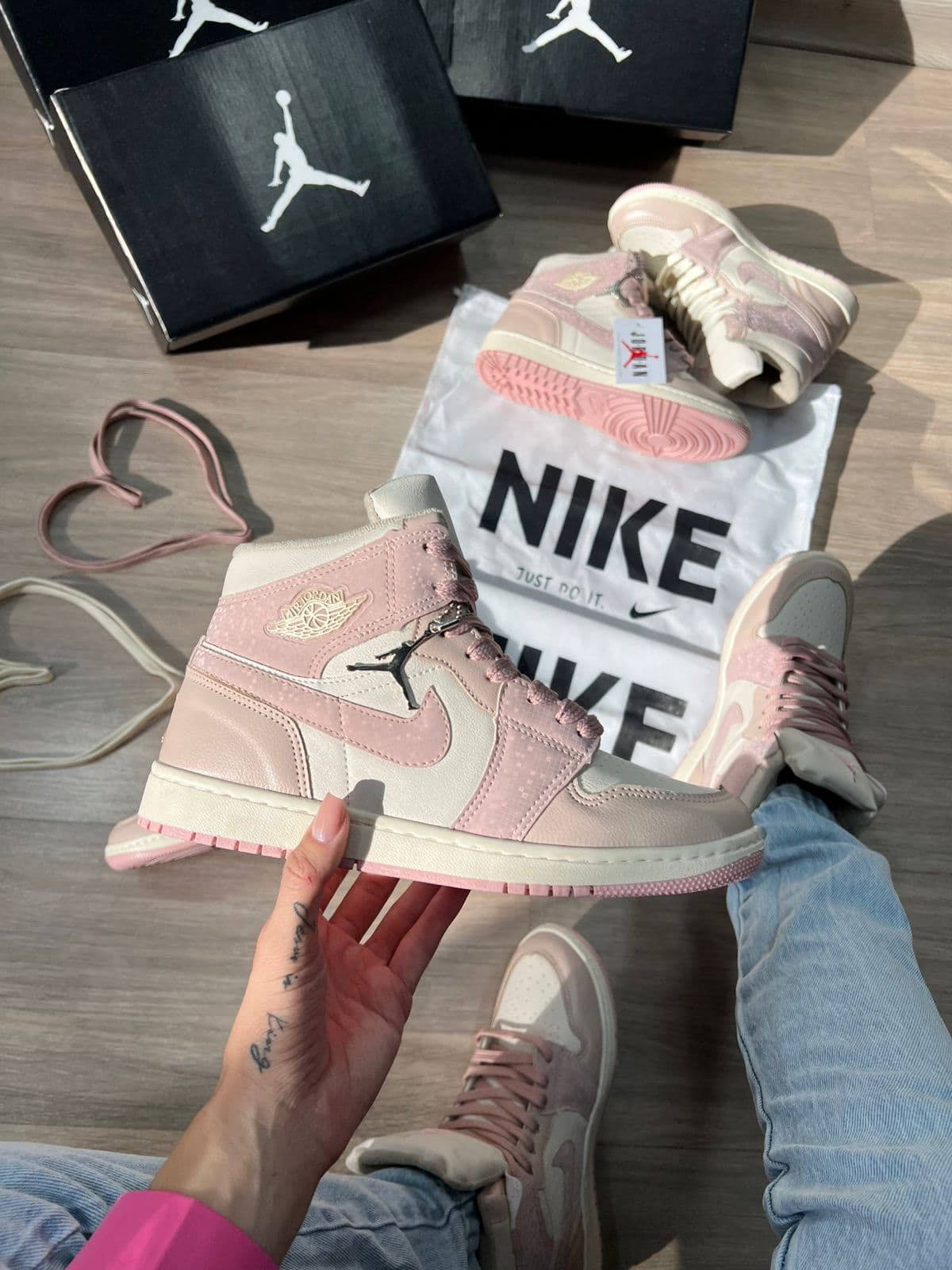 Bota Air Jordan Paris Off White Rosa — foto principal