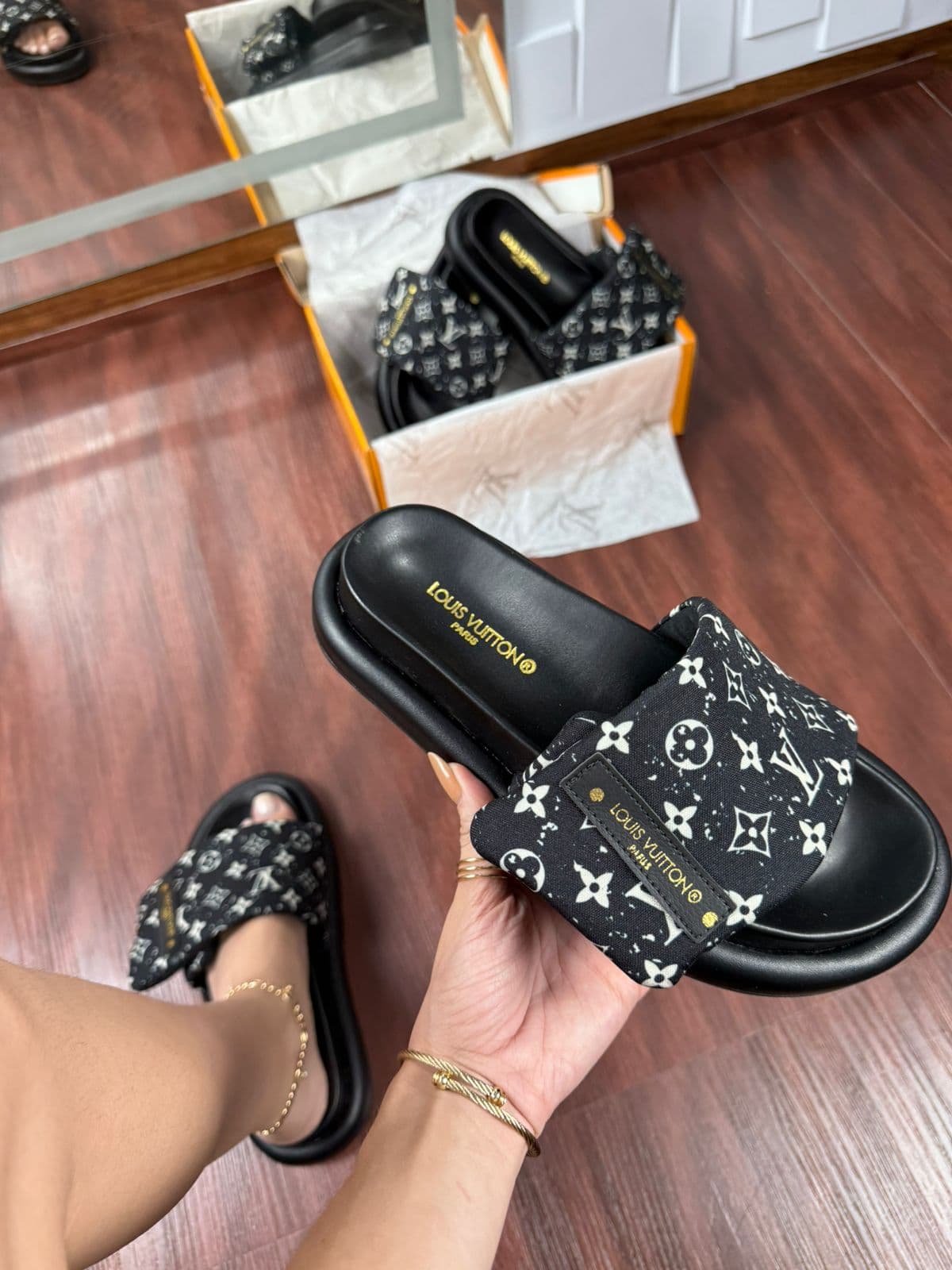 Sandália Louis Vuitton Premium — foto principal
