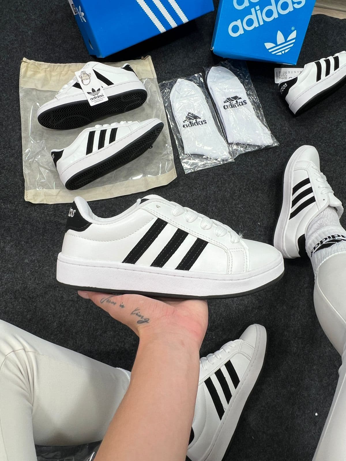 Adidas Ladies Premium Branco e Preto — foto principal