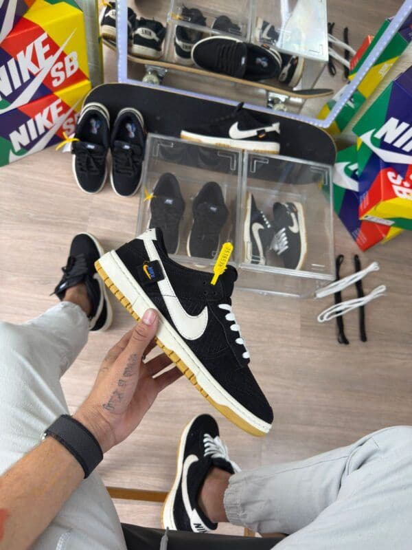Nike SB Dunk Low Pro Teddy Bear Preto Branco — foto principal