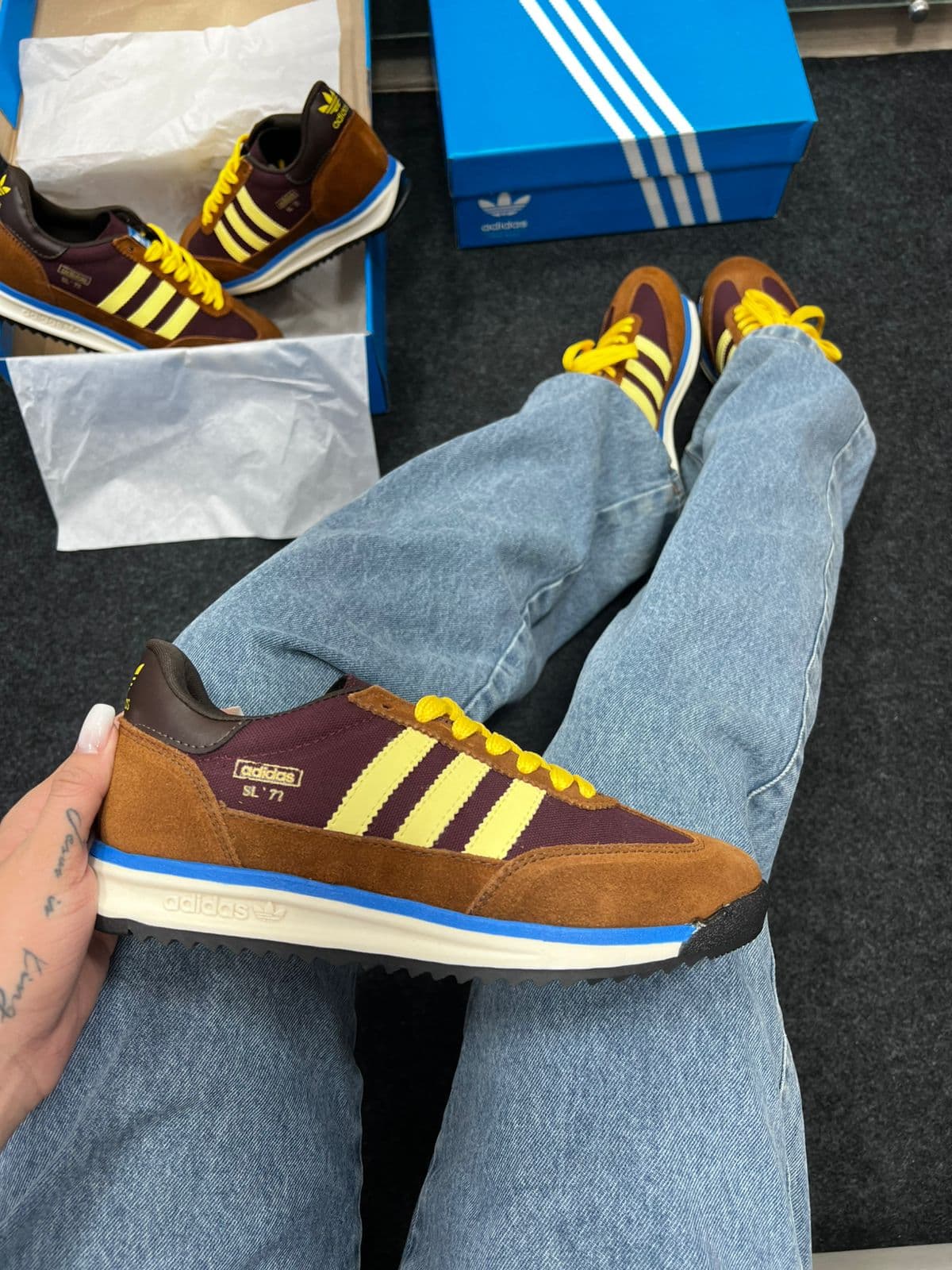 Adidas SL 7 Marrom e Amarelo — foto principal