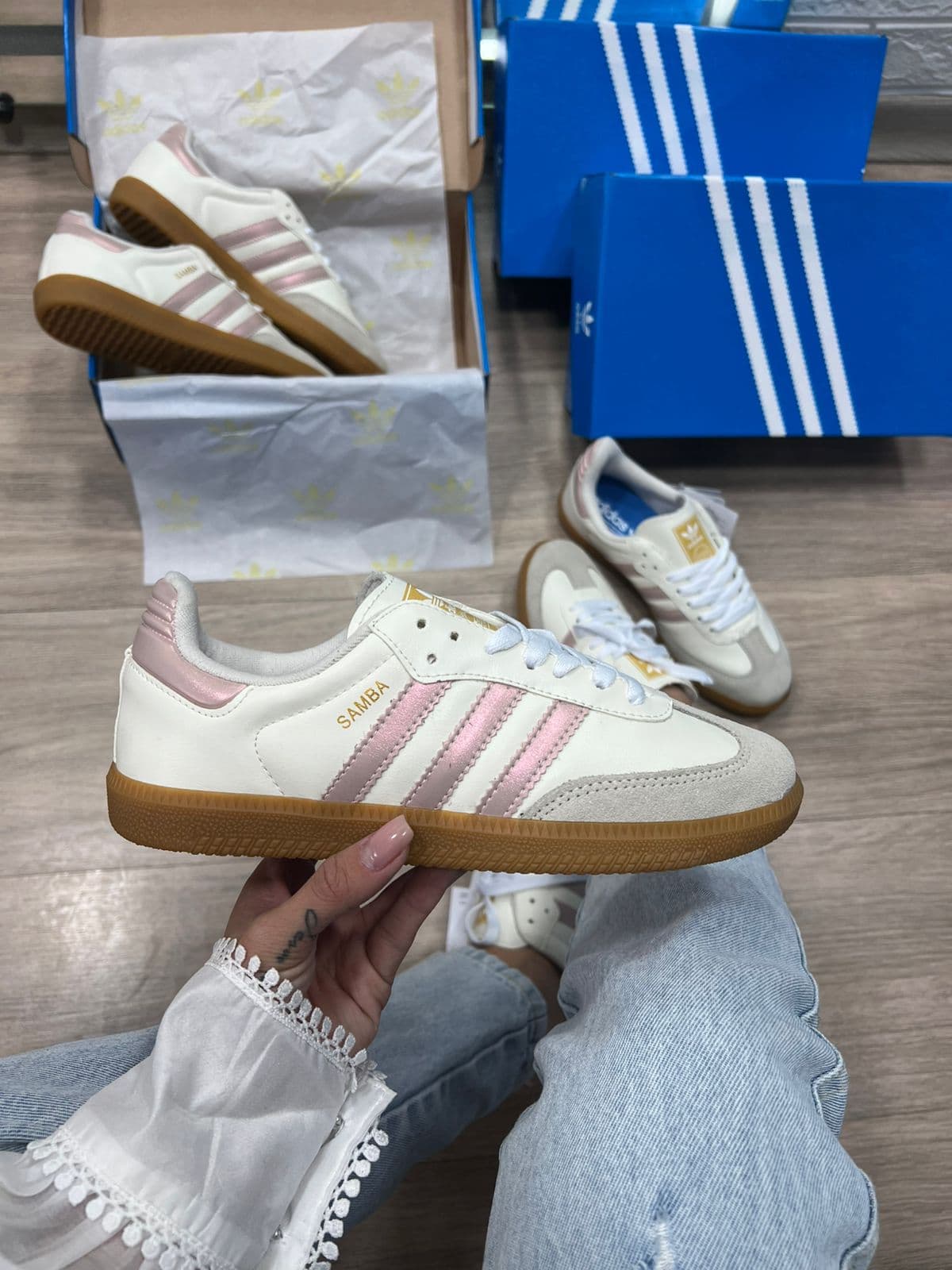 Adidas Samba Premium Branco e Rosa — foto principal