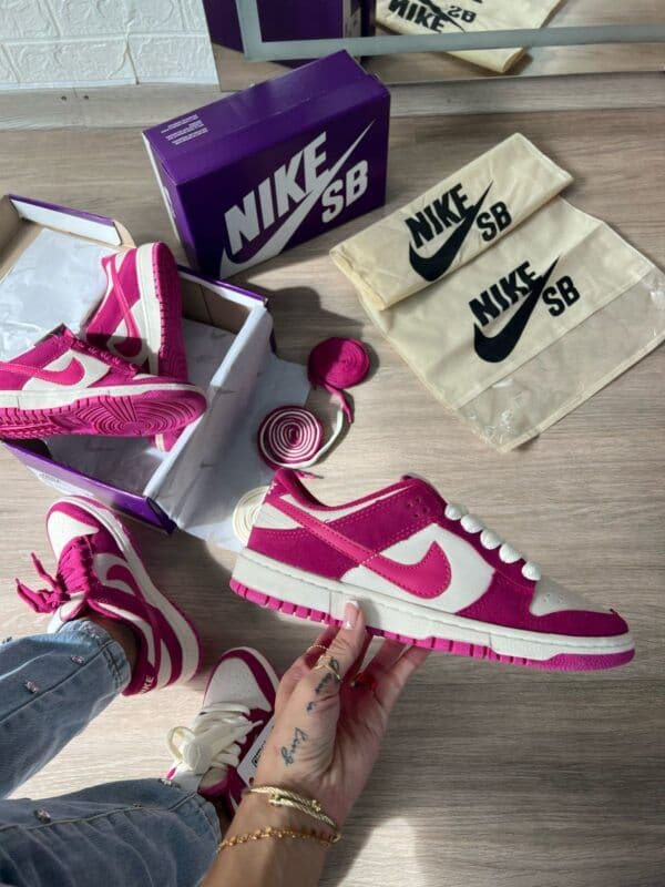 Nike SB Dunk Low Pro Rosa Creme — foto principal